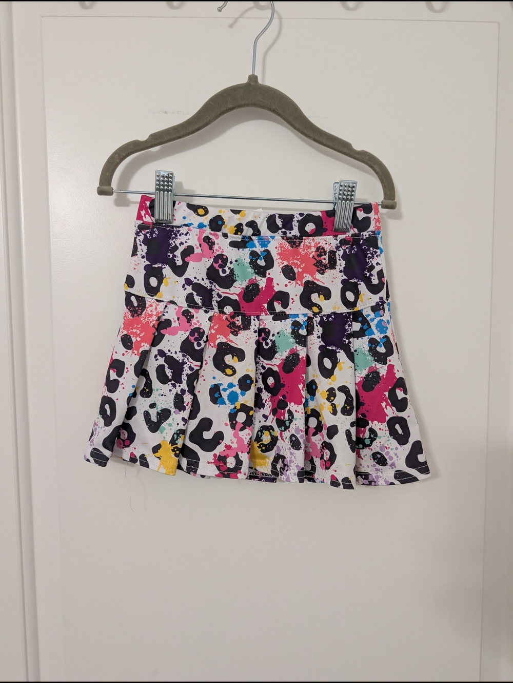 Azarhia Girls Multicolor Splash Leopard Print Pleated Skort Size 6